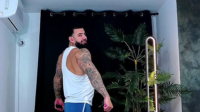 masterkingofmusclee online show from November 27, 2025, 9:48 pm