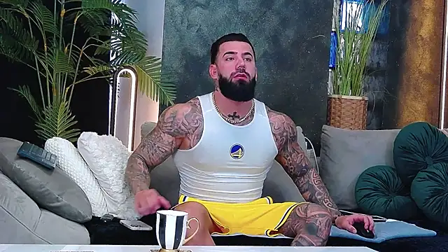 masterkingofmusclee online show from December 4, 2025, 7:40 am