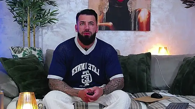 masterkingofmusclee online show from April 8, 2026, 6:48 am