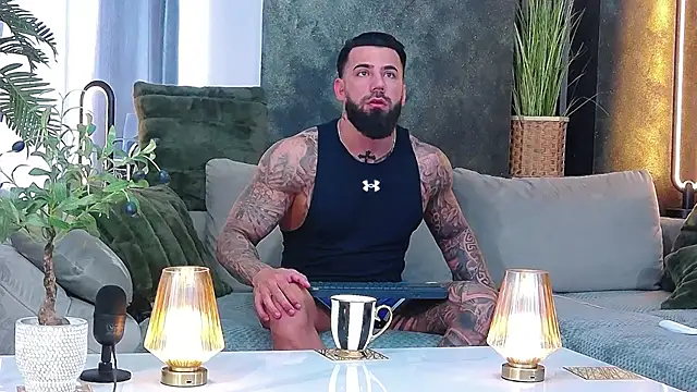 masterkingofmusclee online show from April 1, 2026, 8:04 am