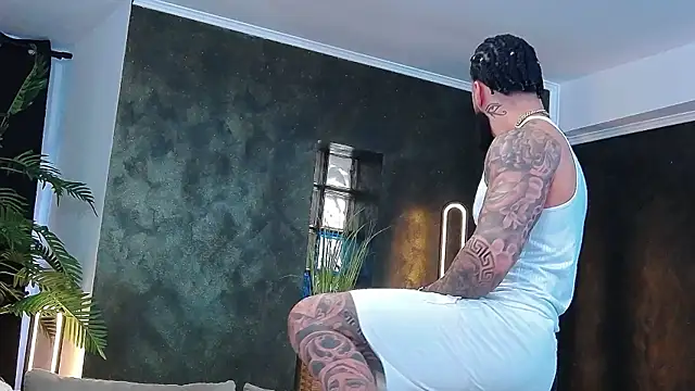 masterkingofmusclee online show from December 16, 2025, 9:57 am