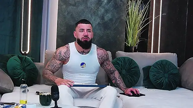 Snapshot of masterkingofmusclee chatting on January 22, 2025, 6:31 am masterkingofmusclee online show from January 22, 2025, 6:31 am