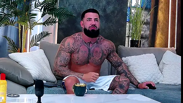 masterkingofmusclee online show from October 10, 2025, 5:41 am