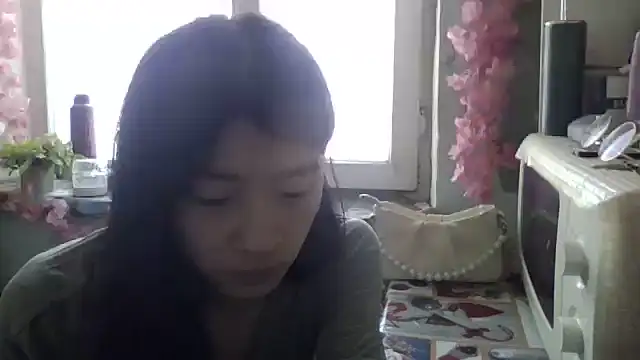 CarlyJoy online show from November 25, 2025, 7:41 am