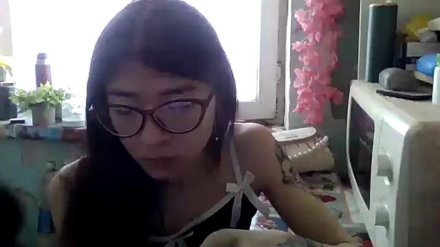 CarlyJoy online show from April 3, 2026, 9:49 am