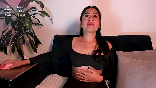 im amber online show from October 21, 2025, 1:43 pm