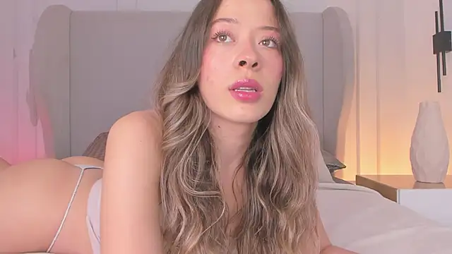 chloe d online show from November 9, 2025, 2:10 pm