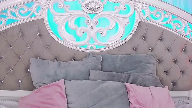 Snapshot of CrissyTaylor chatting on October 10, 2025, 7:04 pm CrissyTaylor online show from October 10, 2025, 7:04 pm