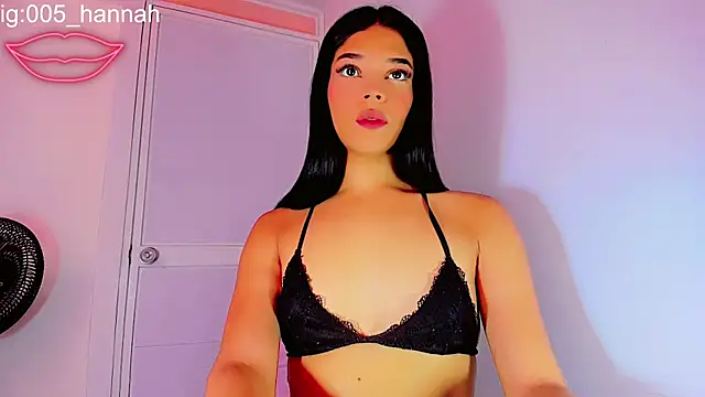 Hannahsmit online show from October 19, 2025, 9:06 pm