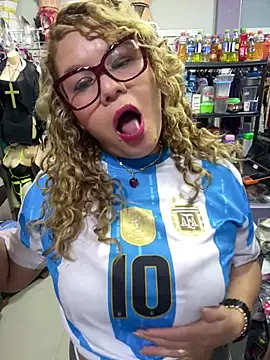 ROSALIALUCY online show from July 16, 2026, 7:11 pm