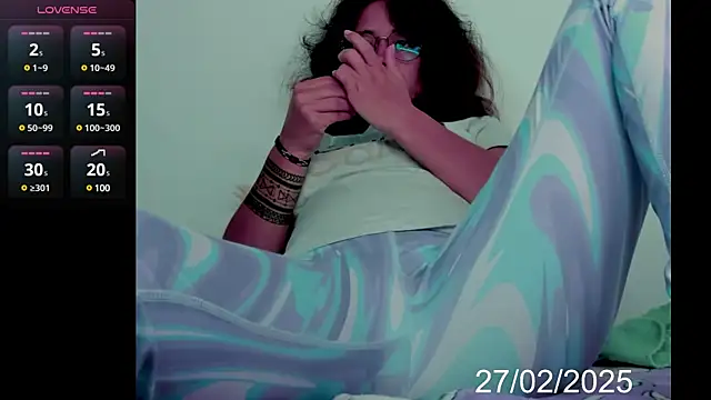 lady hana28 online show from February 27, 2025, 1:07 pm