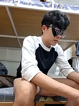 Gwencloudy online show from April 17, 2026, 2:42 pm