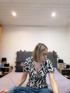 Snapshot of Madame_Callie chatting on June 15, 2026, 8:03 am Madame Callie online show from June 15, 2026, 8:03 am