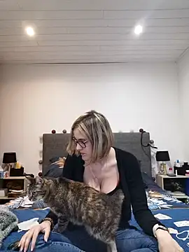 Madame Callie online show from April 12, 2026, 7:28 pm