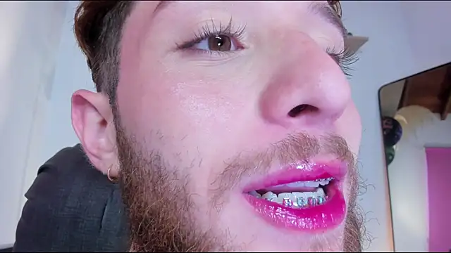 Snapshot of Juan_Castano chatting on February 28, 2026, 7:35 pm Juan Castano online show from February 28, 2026, 7:35 pm