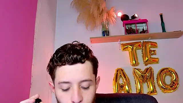 Snapshot of Juan_Castano chatting on February 15, 2026, 10:20 pm Juan Castano online show from February 15, 2026, 10:20 pm