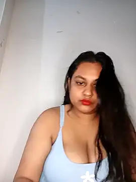 Snapshot of bumblebeegirl chatting on April 1, 2026, 3:20 pm bumblebeegirl online show from April 1, 2026, 3:20 pm