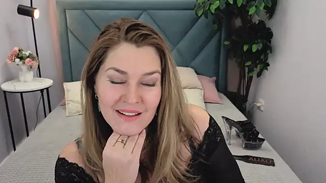 Snapshot of Adele_Russo chatting on January 11, 2026, 4:47 pm Adele Russo online show from January 11, 2026, 4:47 pm