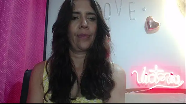 Victoria meester online show from March 4, 2025, 11:00 pm