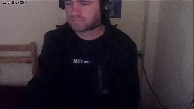 Davidhv2022 online show from October 29, 2025, 2:27 pm