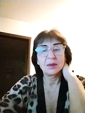 AlbinaXPretty online show from November 12, 2025, 8:01 pm