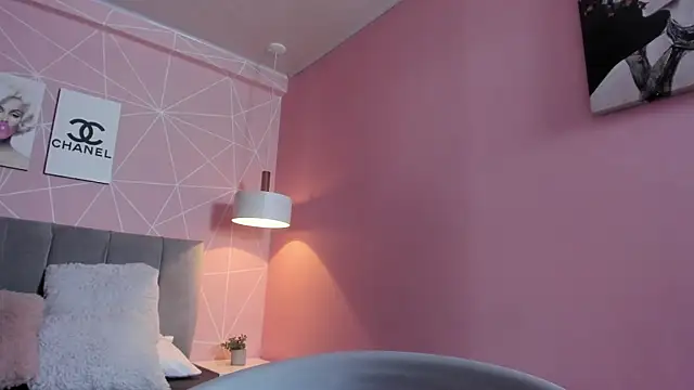 dolly zoe online show from October 17, 2025, 11:50 pm