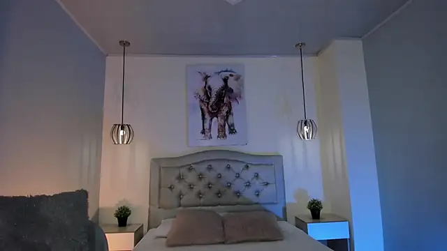 ayshel   online show from October 8, 2025, 9:04 pm