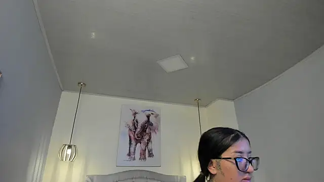 ayshel   online show from September 12, 2025, 11:48 pm