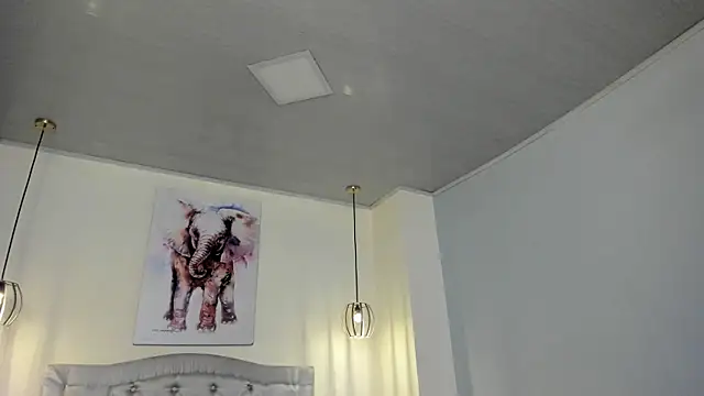 ayshel   online show from October 1, 2025, 4:39 am