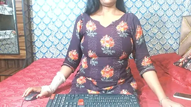 Snapshot of nikitahot3 chatting on October 31, 2025, 2:24 pm nikitahot3 online show from October 31, 2025, 2:24 pm