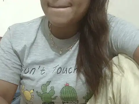 shekira99 online show from April 13, 2026, 4:11 pm