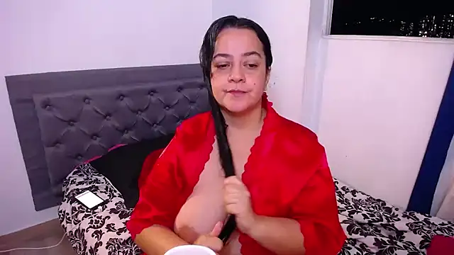 lucia vonne  online show from June 17, 2026, 2:00 am