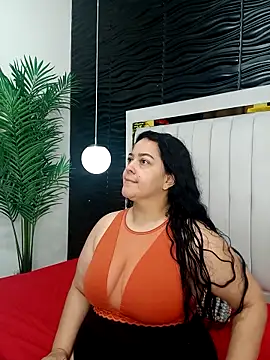 Snapshot of lucia_vonne_ chatting on February 22, 2025, 11:57 am lucia vonne online show from February 22, 2025, 11:57 am