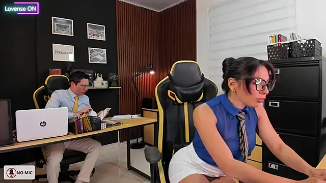 Snapshot of Office_Naughty_Girl chatting on March 20, 2025, 4:42 pm Office Naughty Girl online show from March 20, 2025, 4:42 pm