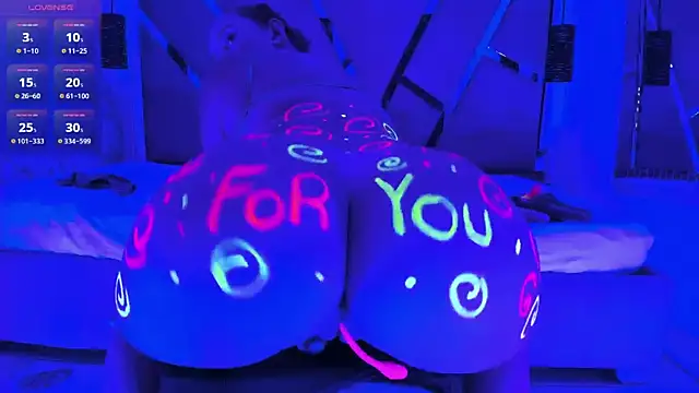 Snapshot of Renatta__ chatting on November 5, 2025, 9:29 pm Renatta online show from November 5, 2025, 9:29 pm