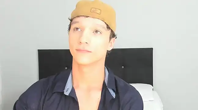 angelcortes online show from February 22, 2025, 8:53 pm