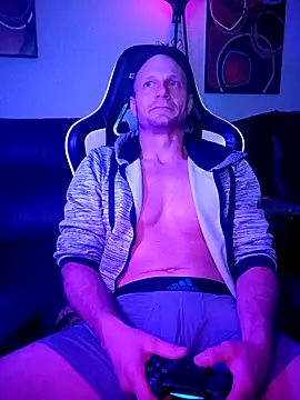 Snapshot of Funwithbrad1 chatting on December 20, 2024, 8:17 am Funwithbrad1 online show from December 20, 2024, 8:17 am