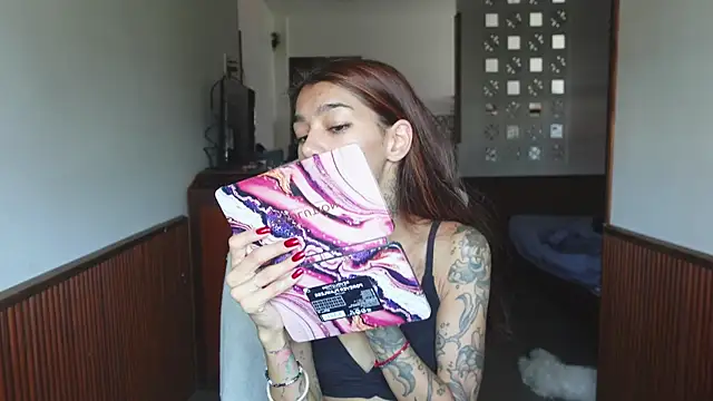 vinkitinkii online show from April 3, 2026, 6:20 am