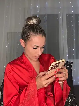 petrouchkaaa  online show from September 16, 2025, 8:32 pm