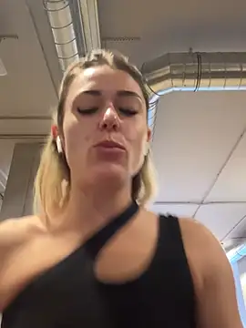 petrouchkaaa  online show from March 14, 2025, 9:35 am