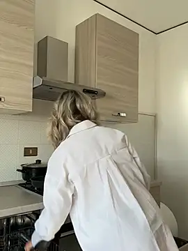 petrouchkaaa  online show from March 19, 2026, 9:09 am