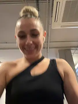 petrouchkaaa  online show from February 24, 2025, 9:32 am