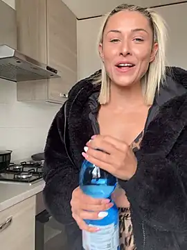 petrouchkaaa  online show from March 27, 2026, 11:55 am