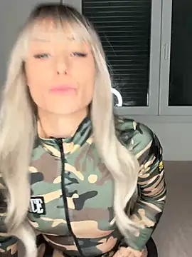 petrouchkaaa  online show from March 5, 2025, 9:15 pm