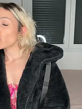 petrouchkaaa  online show from March 4, 2025, 9:00 pm