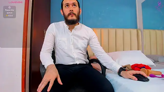 jeanpiere  online show from January 19, 2026, 2:26 am