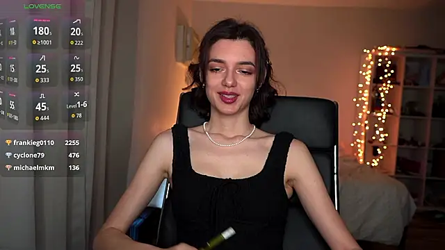 olivia jeas online show from February 9, 2026, 12:52 am