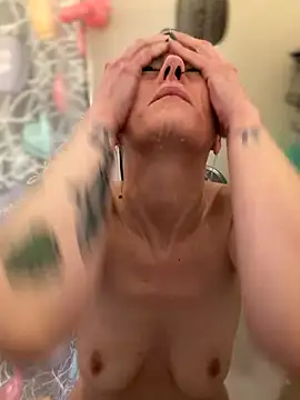 LadyLena1 online show from October 1, 2025, 10:35 pm