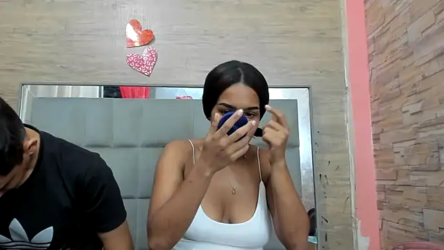 chicasirbo online show from October 13, 2025, 8:21 pm