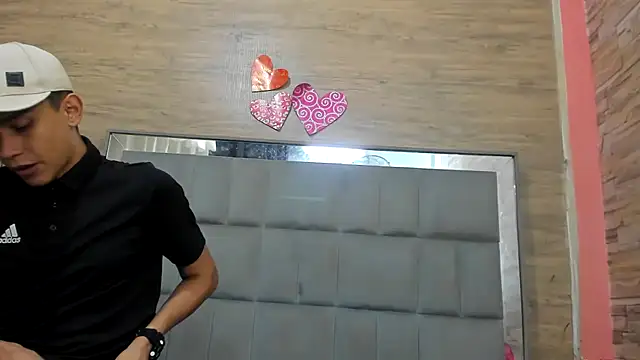 chicasirbo online show from February 24, 2025, 7:52 pm